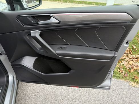 Used 2023 Volkswagen Tiguan SE R-Line image 66