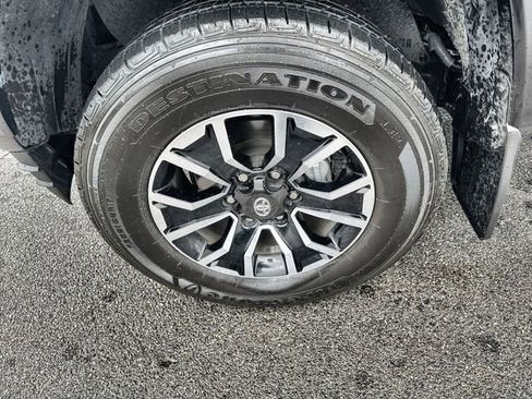 Used 2023 Toyota Tacoma TRD Sport w/ Technology Package image 19