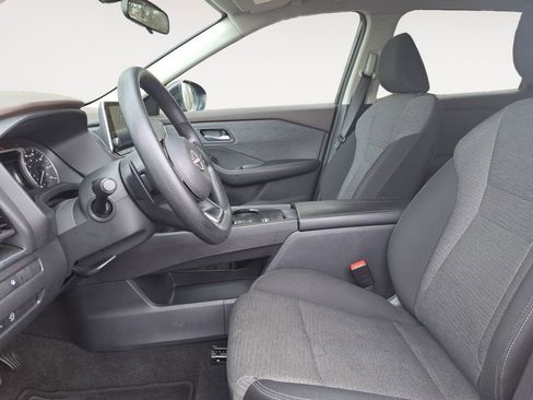 Used 2023 Nissan Rogue SV image 9