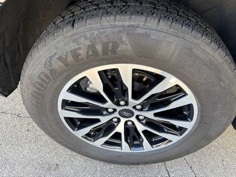 Used 2025 Ford Expedition Max Platinum AWD/4WD image 16