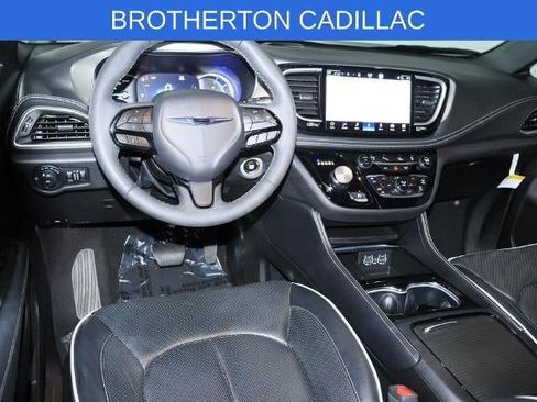 Used 2023 Chrysler Pacifica Limited w/ S Appearance Package FWD image 27