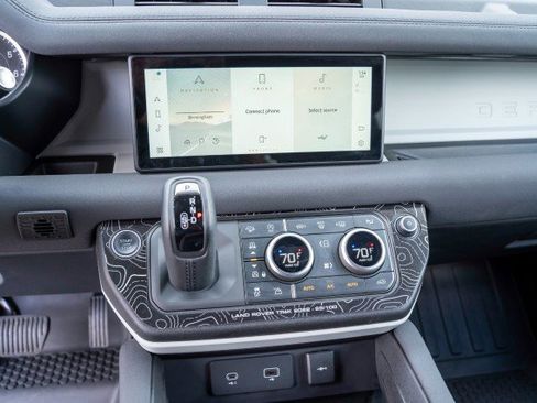 Used 2023 Land Rover Defender 110 S image 29