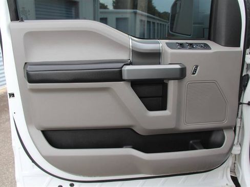Used 2018 Ford F150 XLT w/ Equipment Group 302A Luxury AWD/4WD image 15