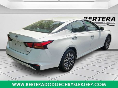 Used 2025 Nissan Altima 2.5 SV AWD/4WD image 6