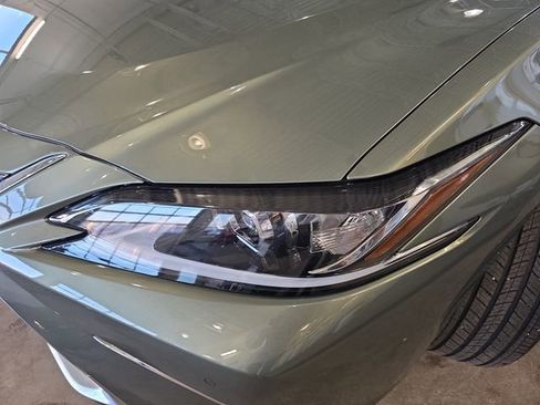 Certified 2025 Lexus ES 300h w/ Premium Package image 32