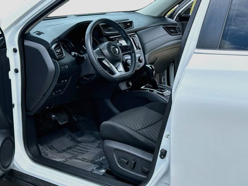 Used 2018 Nissan Rogue SV w/ Premium Package AWD/4WD image 11