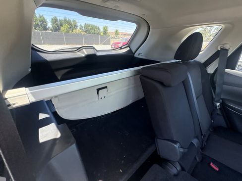 Used 2018 Nissan Rogue SV w/ Premium Package AWD/4WD image 17