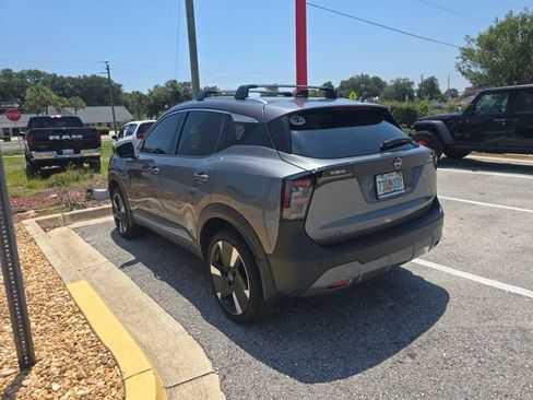 Certified 2026 Nissan Kicks SR FWD image 3