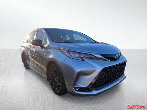 Certified 2022 Toyota Sienna XSE w/ XSE Plus Package FWD image 5