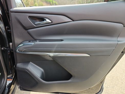 Used 2025 Chevrolet Traverse LT image 44