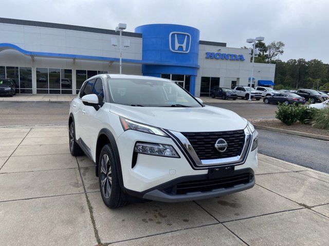 Used 2021 Nissan Rogue SV FWD image 2