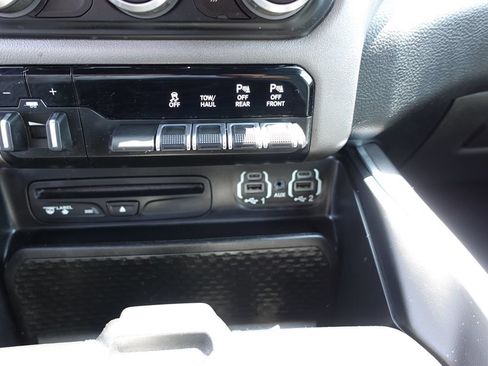 Used 2019 RAM 1500 Big Horn AWD/4WD image 47
