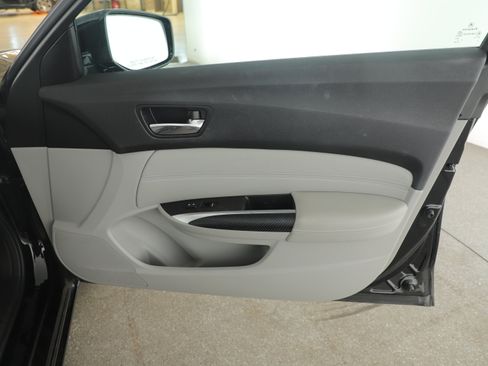 Used 2017 Acura TLX image 18