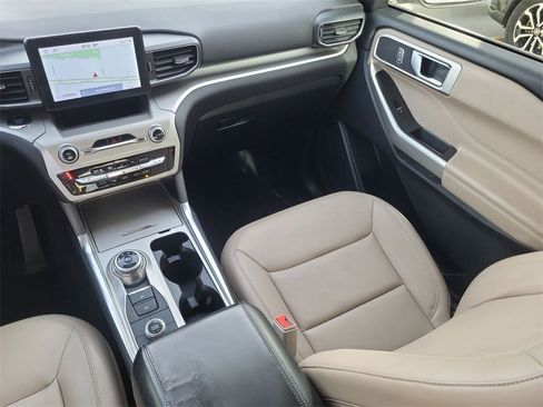 Used 2022 Ford Explorer XLT w/ Equipment Group 202A image 10