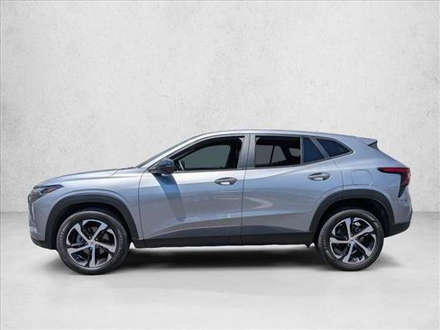 Used 2024 Chevrolet Trax RS FWD image 2