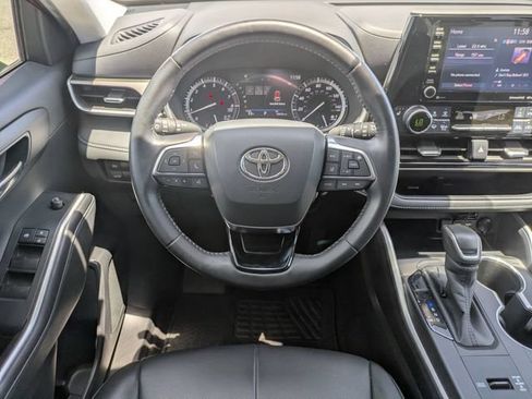 Used 2020 Toyota Highlander XLE FWD image 31