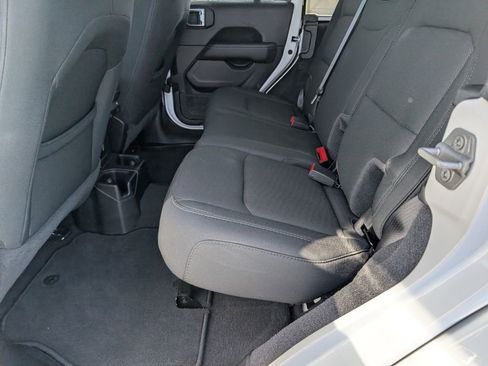 Used 2021 Jeep Wrangler Unlimited Sahara image 10