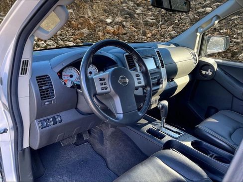 Used 2015 Nissan Xterra PRO-4X w/ Pro-4x Leather Package image 11