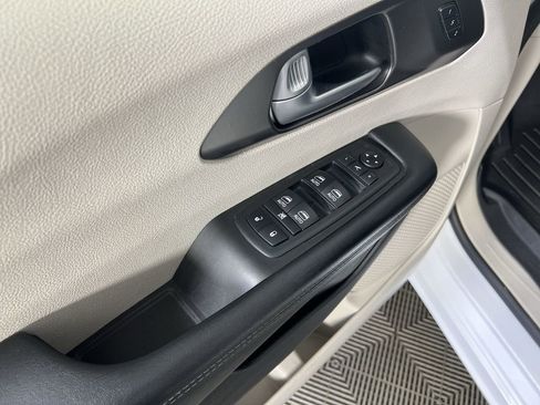 Used 2019 Chrysler Pacifica Limited FWD image 24