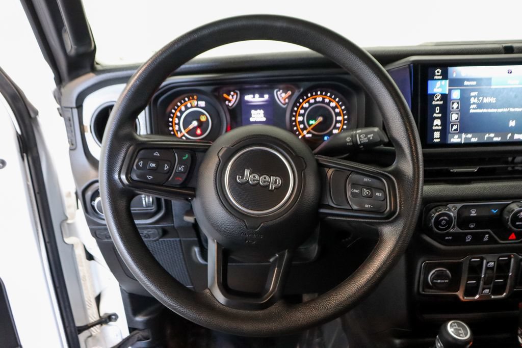 Used 2025 Jeep Gladiator Sport AWD/4WD image 19