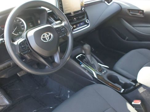 Used 2022 Toyota Corolla LE image 11