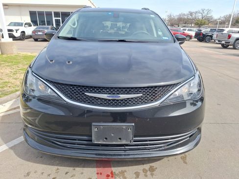 Used 2020 Chrysler Voyager Lxi image 9