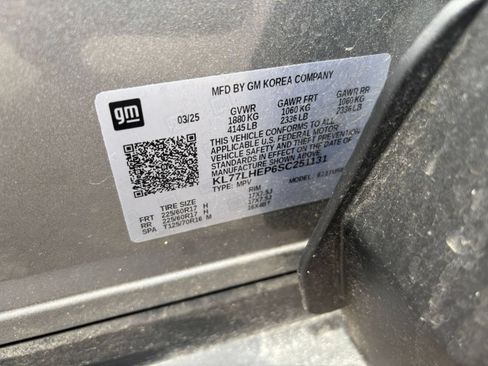 Used 2025 Chevrolet Trax LT FWD image 27