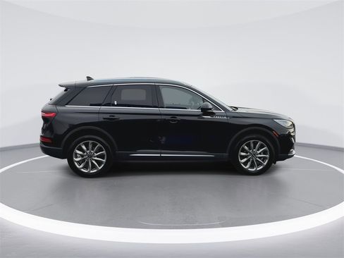 Used 2022 Lincoln Corsair AWD w/ Premium Package image 9