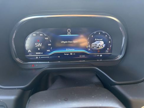 Used 2024 Chevrolet Suburban LT image 26