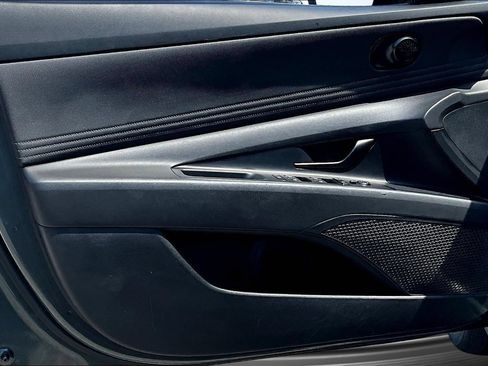 Used 2025 Hyundai Elantra Sport FWD image 21