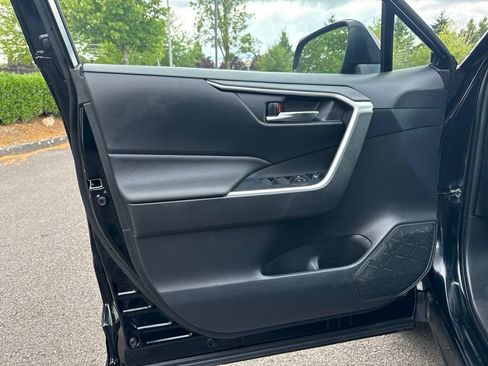Used 2022 Toyota RAV4 SE w/ Weather & Moonroof Package AWD/4WD image 20