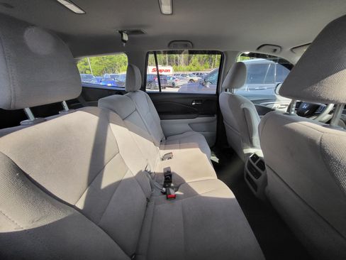 Used 2021 Honda Pilot EX image 9