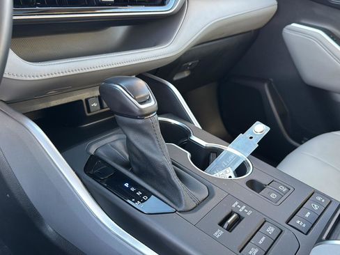 Certified 2020 Toyota Highlander XLE image 25