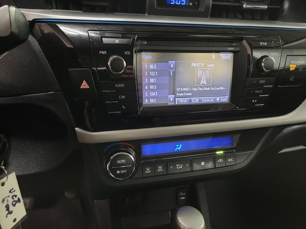 Used 2014 Toyota Corolla LE FWD image 17