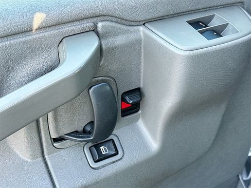 Used 2017 Chevrolet Express 2500 image 17