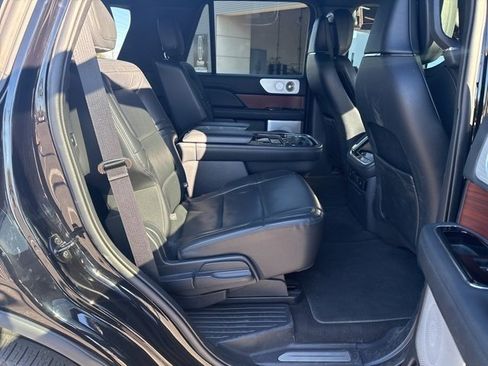 Used 2023 Lincoln Navigator Reserve image 15