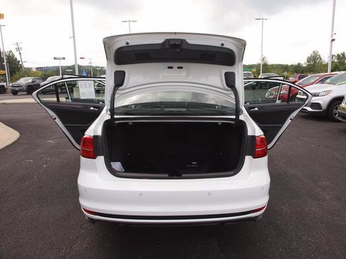 Used 2016 Volkswagen Jetta GLI SE FWD image 5