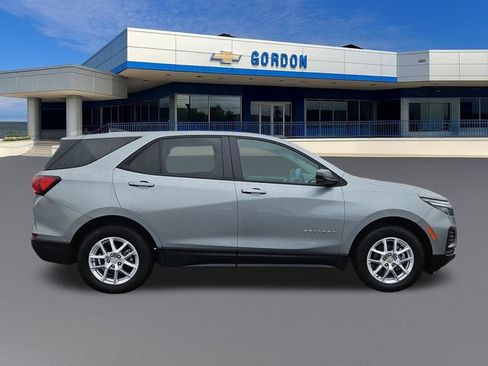 Used 2024 Chevrolet Equinox LS w/ LS Convenience Package image 6