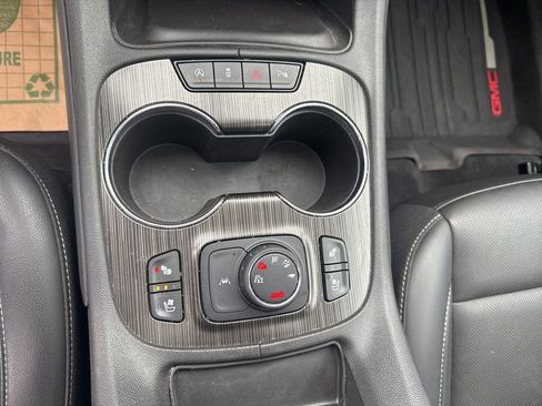 Used 2022 GMC Acadia SLT w/ Elevation Edition image 30