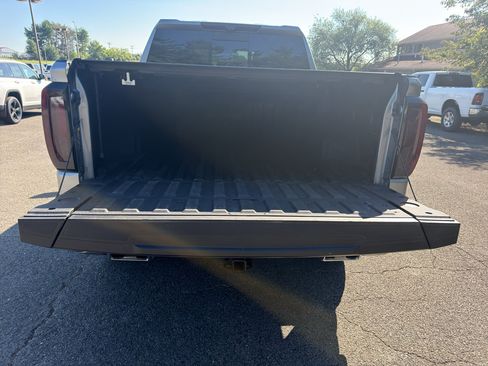 Used 2023 GMC Sierra 1500 AT4 w/ Technology Package AWD/4WD image 30