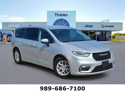 Used 2023 Chrysler Pacifica Touring-L FWD image 1