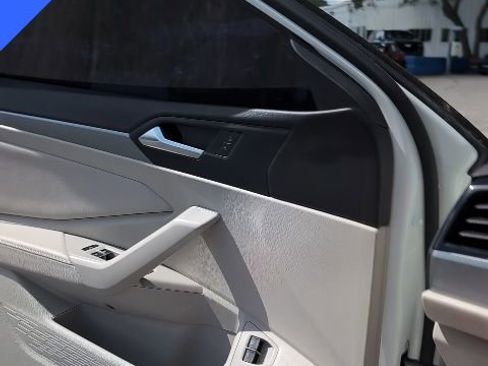 Used 2024 Volkswagen Jetta SE w/ Panoramic Sunroof Package FWD image 20