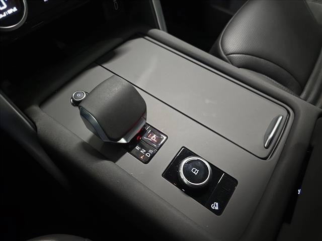 Used 2026 Land Rover Discovery Limited Edition AWD/4WD image 26