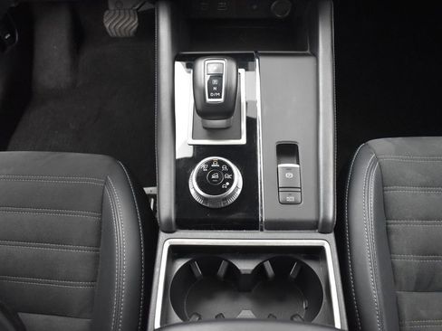 Used 2024 Mitsubishi Outlander SE image 10