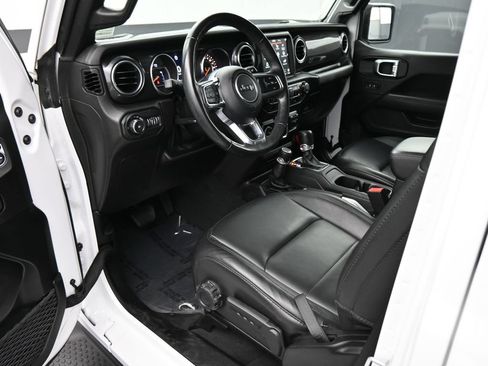 Used 2022 Jeep Wrangler Unlimited Sahara AWD/4WD image 2