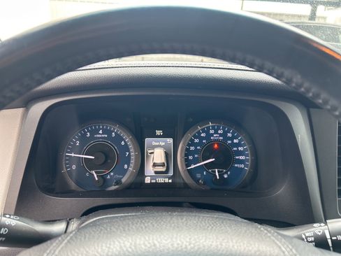 Used 2017 Toyota Sienna Limited image 10