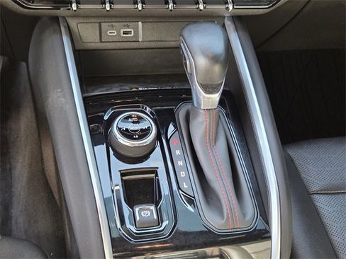 Used 2023 Chevrolet Colorado Z71 w/ Z71 Convenience Package 2 image 23