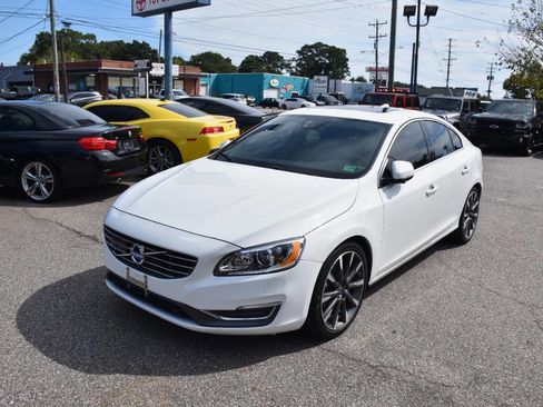 Used 2015 Volvo S60 T5 Platinum w/ 19" Sport Package image 2