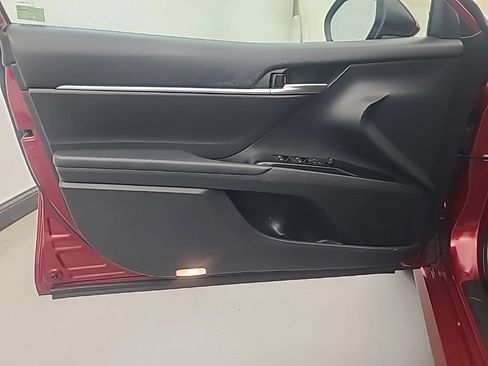 Used 2019 Toyota Camry LE FWD image 21