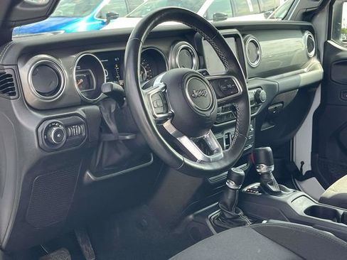 Used 2022 Jeep Wrangler Unlimited Sahara w/ Cold Weather Group AWD/4WD image 12